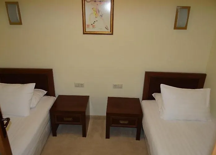 двуспален сънсет ризорт с фронтален изглед към море